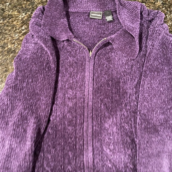 Bobbie Brooks Zip up Sweater - Picture 3 of 4